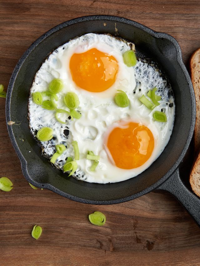How to Make Fried Eggs Without Frying in Just One Minute